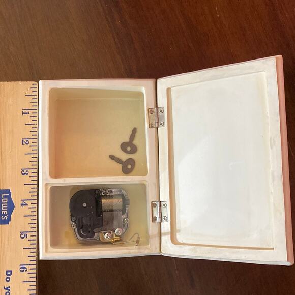 Sankyo Musical Jewelry Box Plays Wind Beneath my Wings Mother's Day Gift Mom GUC - Picture 11 of 12